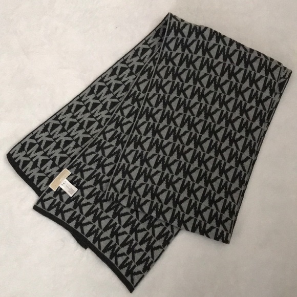 Michael Kors scarf - Picture 1 of 4